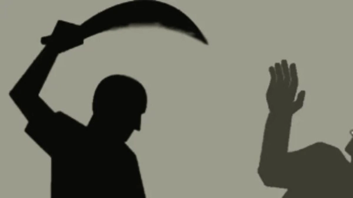 কুমিল্লায় সৎমাকে কুপিয়ে হত্যা, পলাতক ছেলে